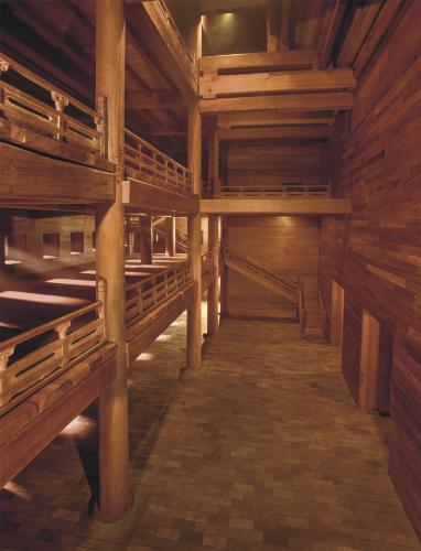 紫檀及阴沉木制正阳门箭楼内一二三层实景.中国紫檀博物馆供图