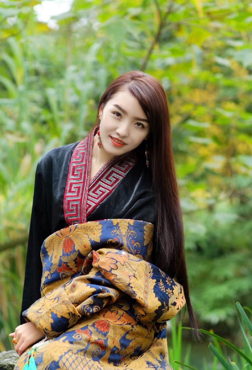 竟然发现了一个惊人的消息,这位来自藏族地区,名字叫做仁西旺姆的姑娘