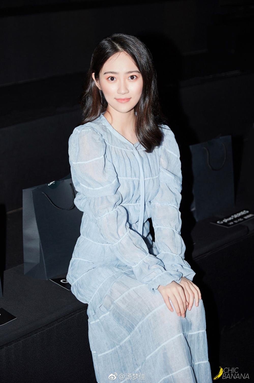 第一名:汤梦佳,汤梦佳在《萌妃驾到》中饰演步萌贴身丫鬟烟儿,穿