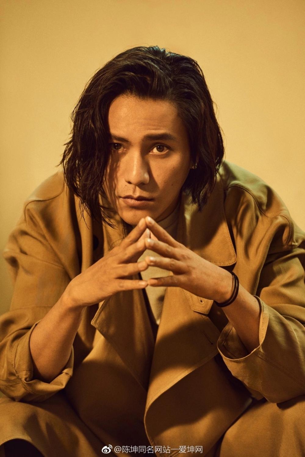 陈坤在该剧中一人分饰两个角色,其中一个是痞里痞气,街头浪子乔智才