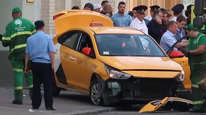 莫斯科計程車撞向人行道人群 司機據稱「睡著了」(圖)