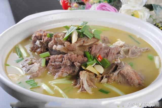 教你如何炖出鲜美无比的排骨汤喜欢喝汤的进来看看