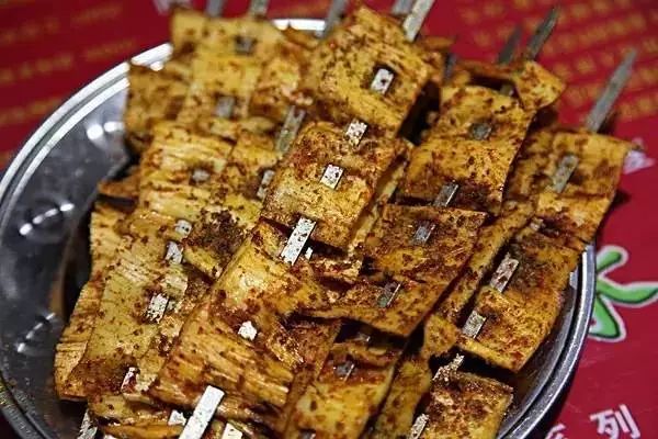 烤肝子 ,烤心,烤肚,烤心官,烤板筋, 甚至还有烤蔬菜,烤鱼,烤全驼等