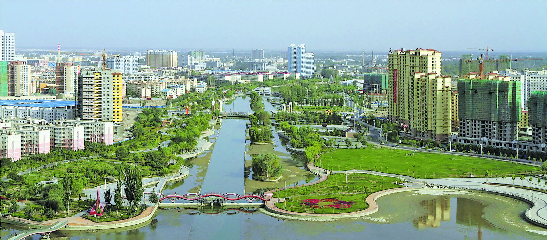 穿城而过的多浪河,滋润着阿克苏这座城市.