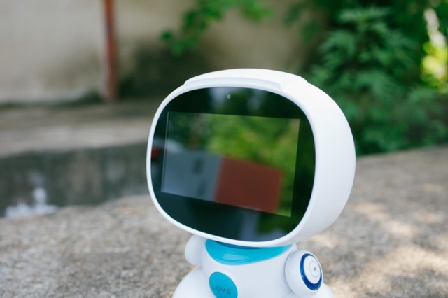 语音互动 陪伴孩子的良师益友,乐源小乐智能教育机器人体验