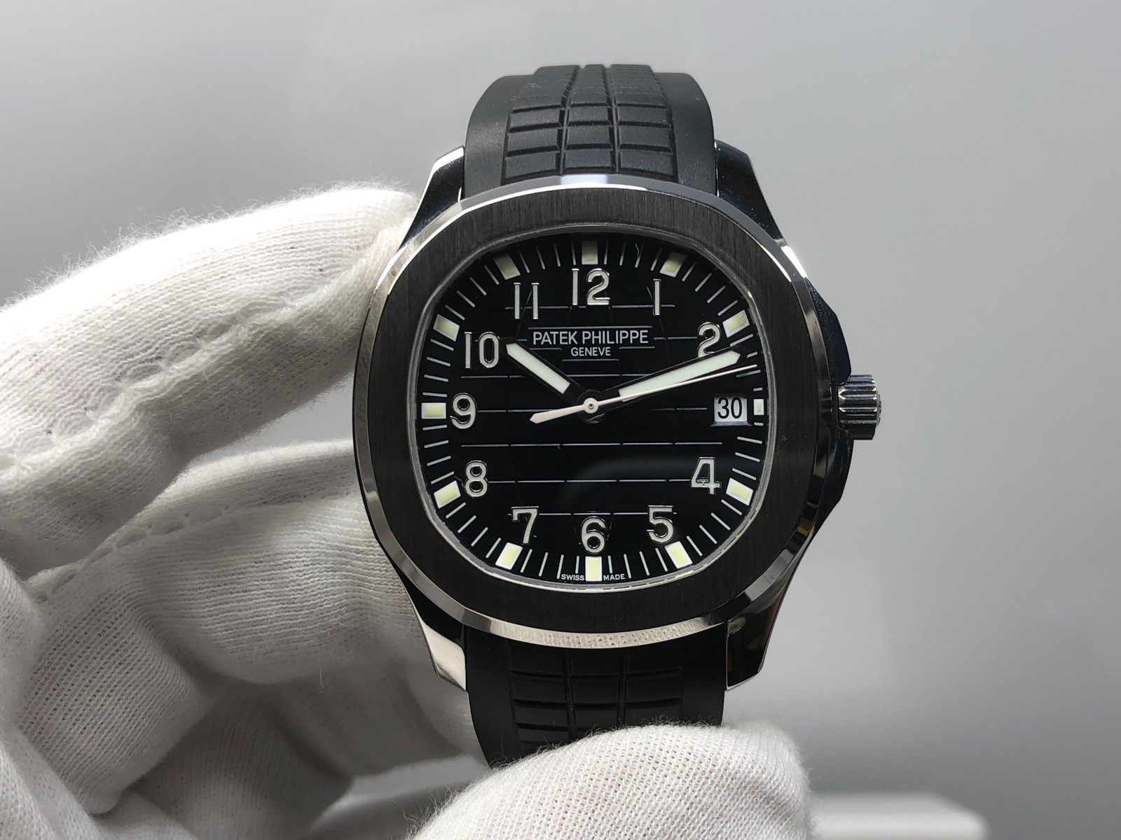 腕表刻度:正装商务和运动休闲结合的mp厂百达翡丽手雷黑盘