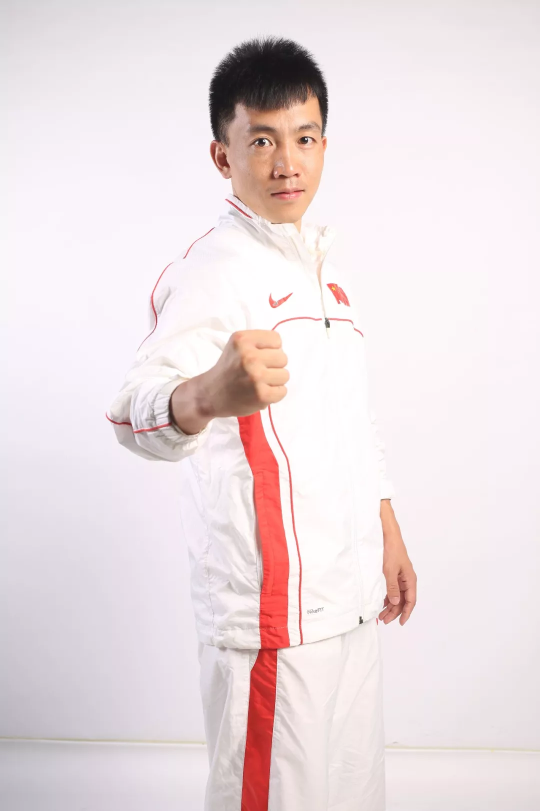 初中时期的黄海刚通过多方面收集信息,就发现不仅有少林寺,有南拳北腿