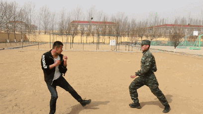 武警特战队员亲自教你如何自卫!想学一招制敌吗?