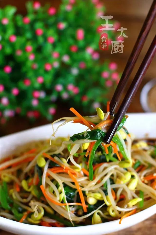 素菜也很上台面,这道什锦炒豆芽就是代表!