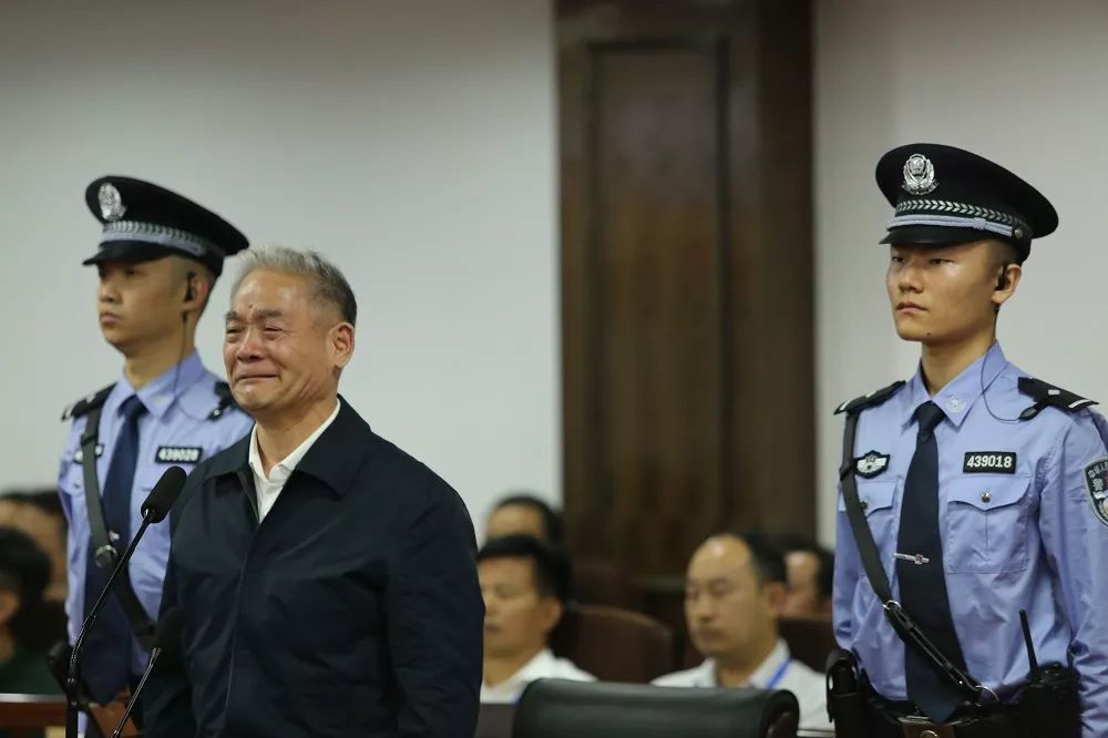 魏民洲庭审照片曝光涉案金额过亿痛哭流涕