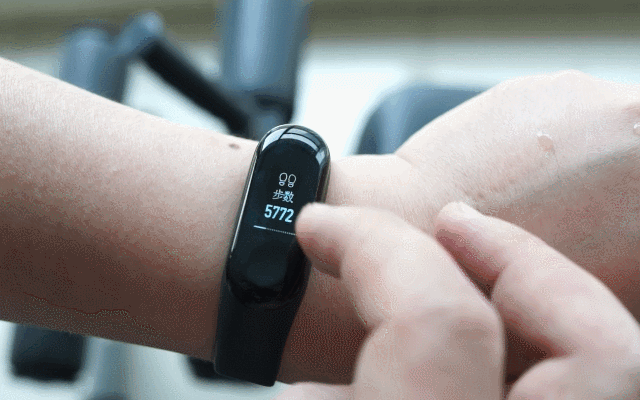 小米手环3体验全屏触摸消息显示实在又实惠