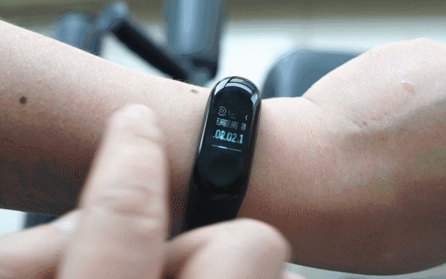 小米手环3体验全屏触摸消息显示实在又实惠