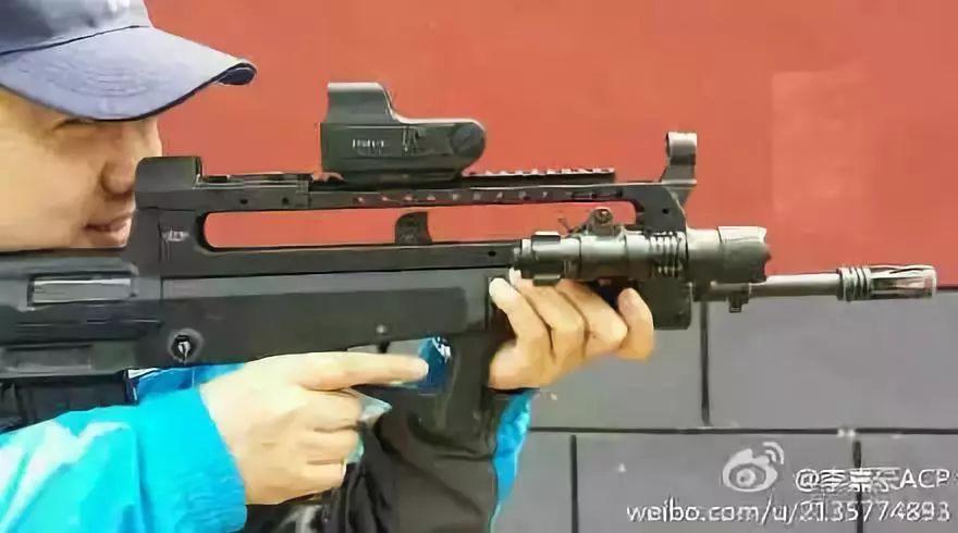 吃鸡中出现外形怪异的中国95步枪,魔改的什么配件?