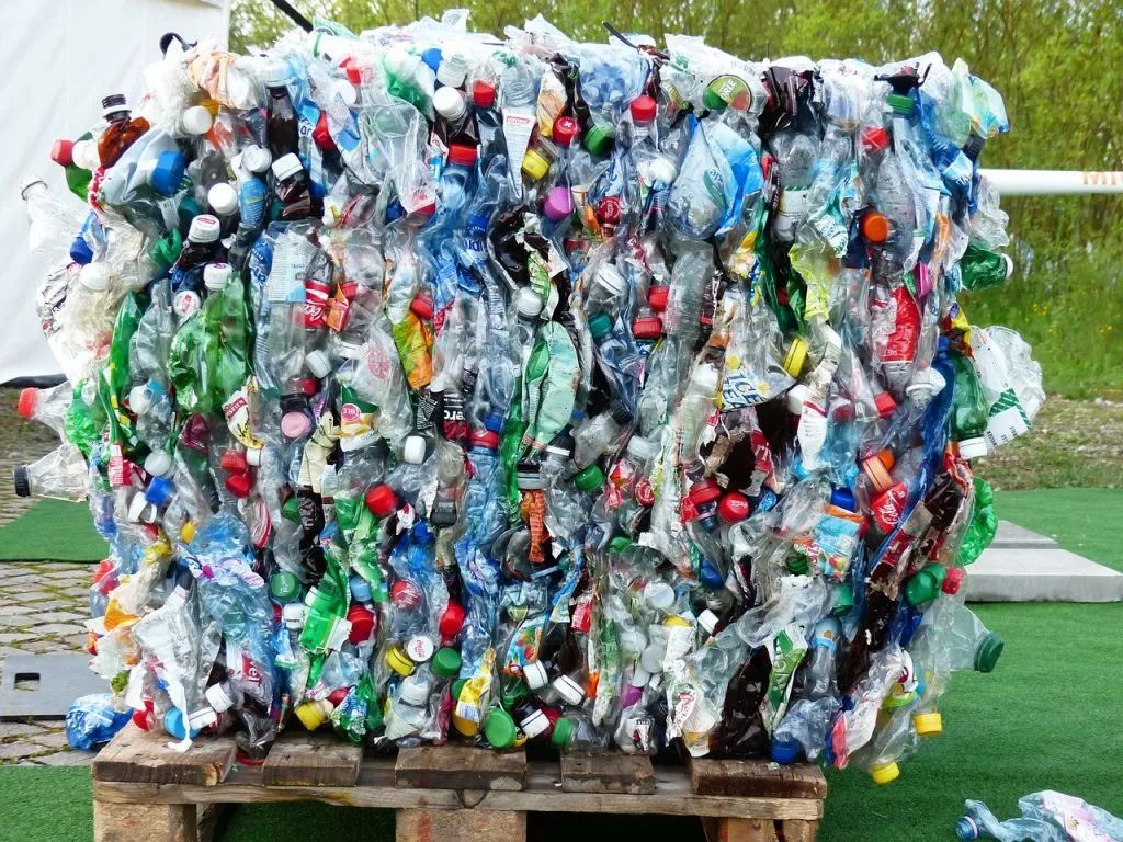 中国拒绝进口洋垃圾后,111 亿吨塑料瓶将无处安放