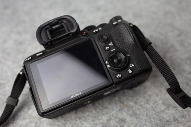 一秒连拍10张,可以叫板专业运动相机的微单,索尼a7r3相机体验