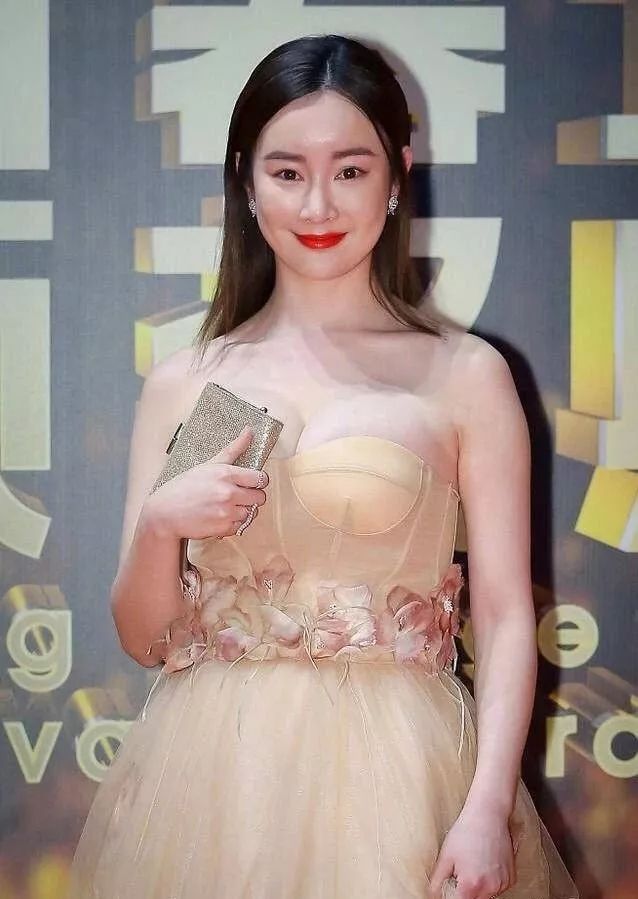 80后喜欢微整,同时也是整容年龄的主流年龄,占38p后注重抗衰,毕竟