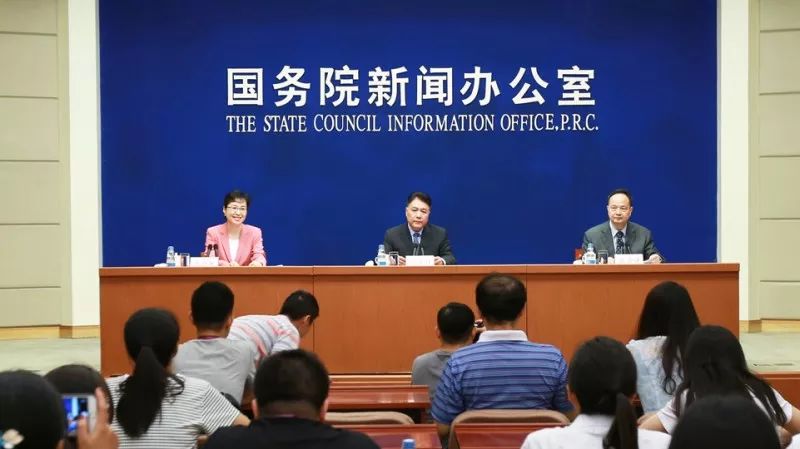 最高人民法院负责人就《关于建立“一带一路”国际商事争端解决机制和机构的意见》答记者问