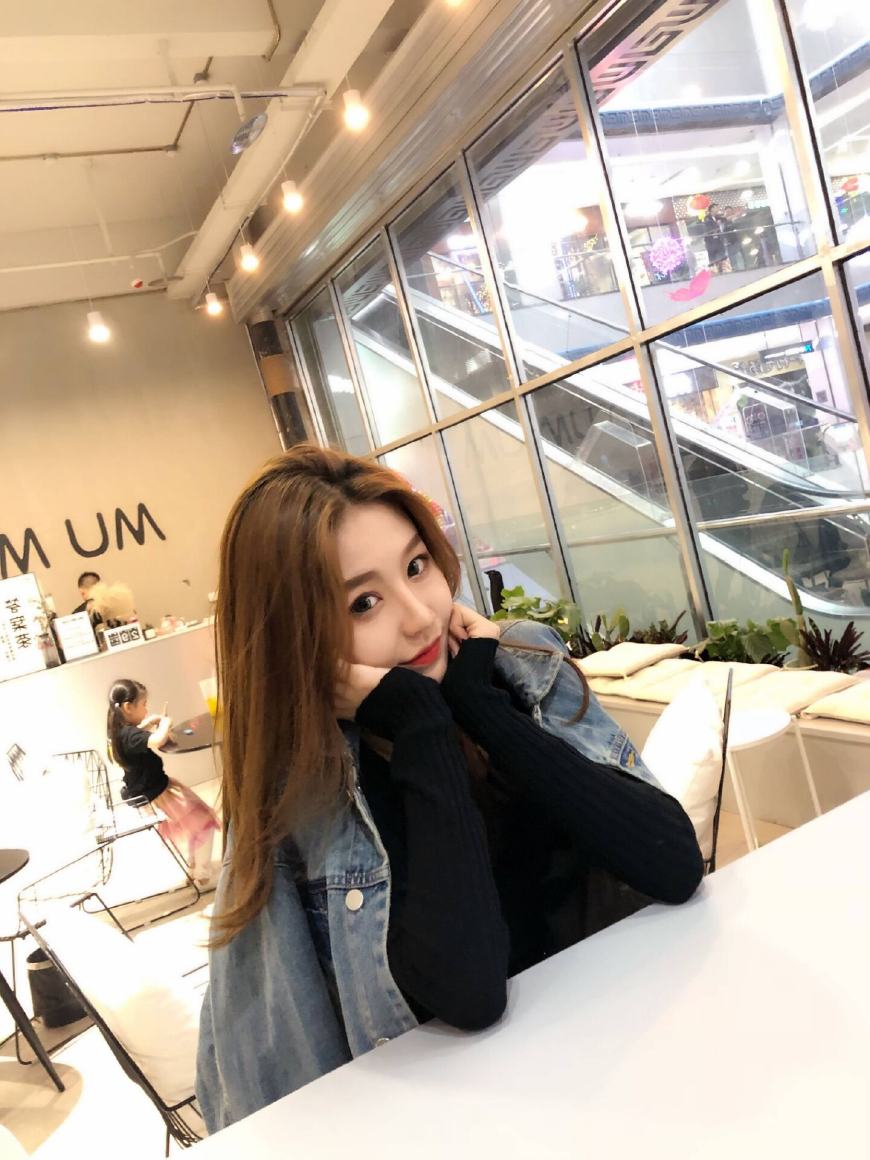 前抖音一姐温婉直播未开美颜,油光满面似大妈,网友:37岁我都信