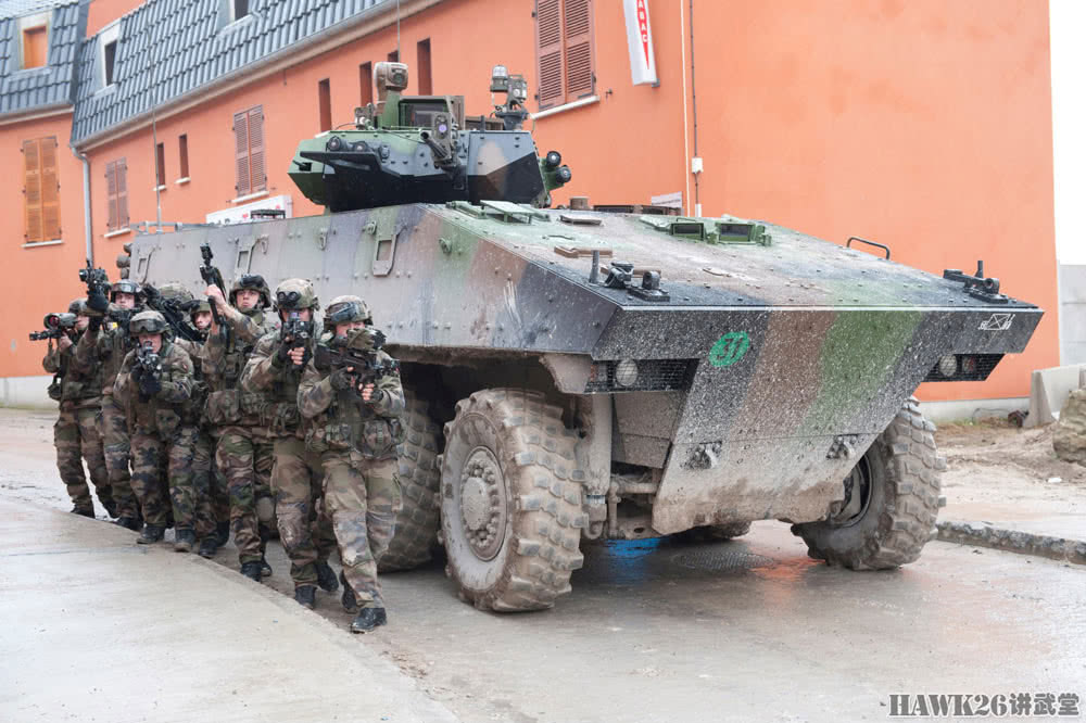 驻马里法军遭遇恐怖袭击 新型vbci步兵战车首次被击毁