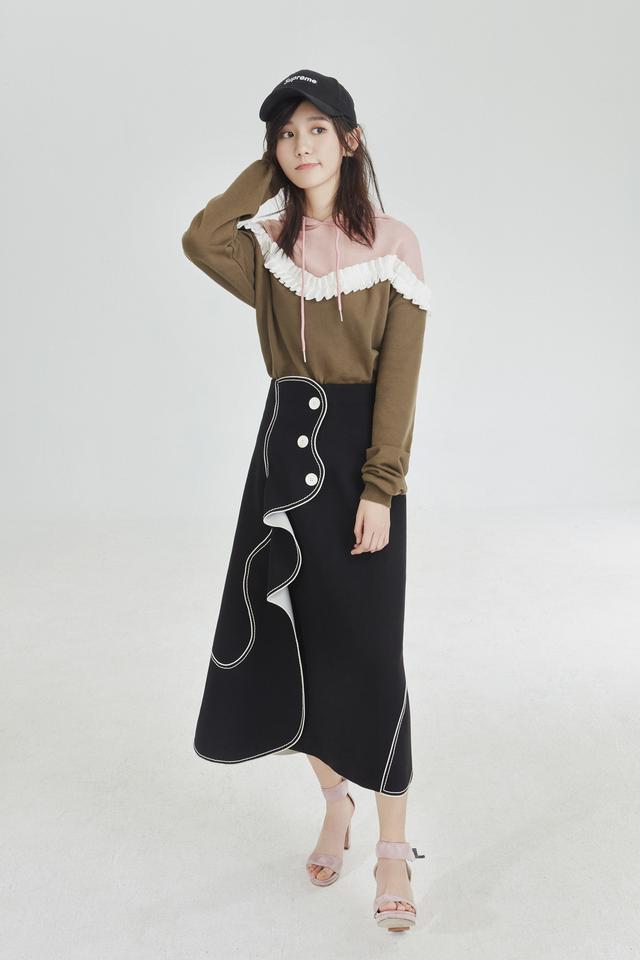 邓超大湖·超剧场开幕吴京助阵 新人李沐子《太极》首演吸睛