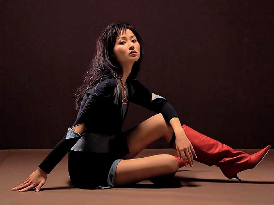 现在的90后00后,你们是当真不知道"亚洲第一美腿皇后"万绮雯么?