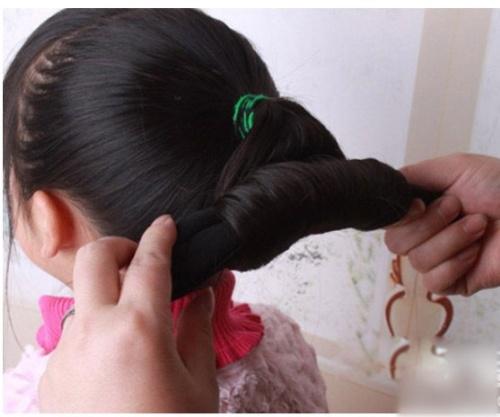 简单可爱的儿童盘发发型扎法步骤!