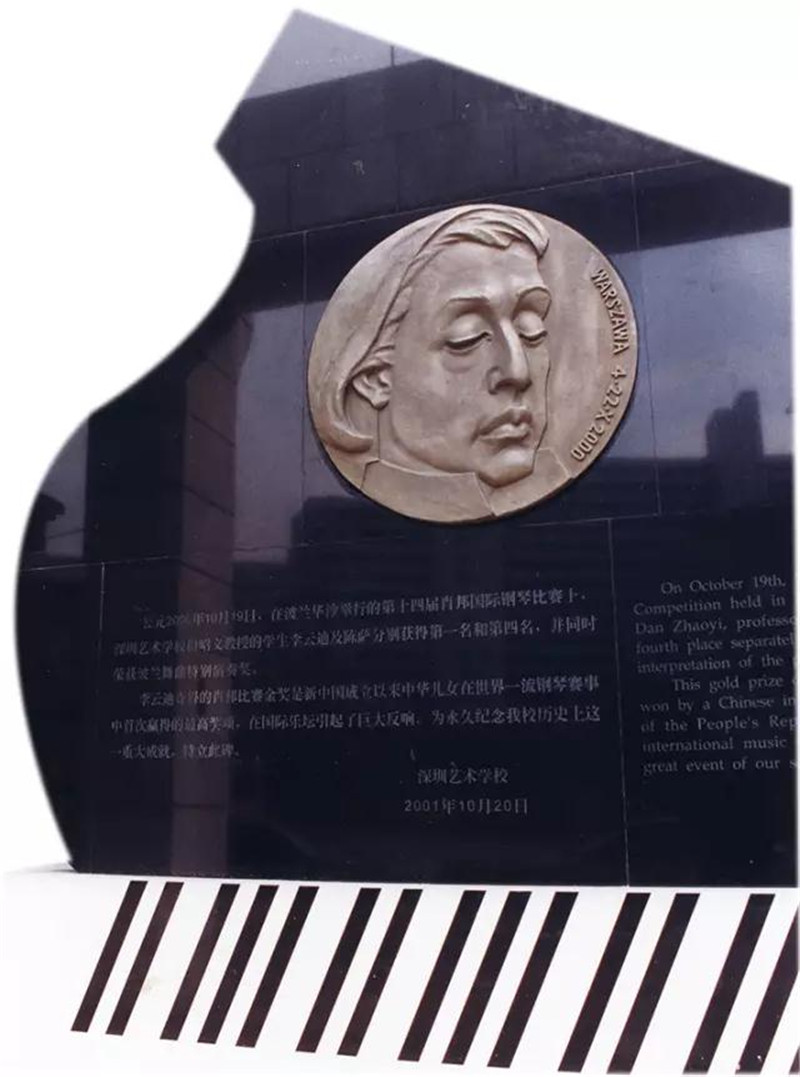 当代著名女艺术家乔红