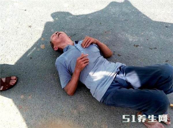 65岁大爷猝死街头,女儿当街大骂身旁大娘:老不要脸害人精