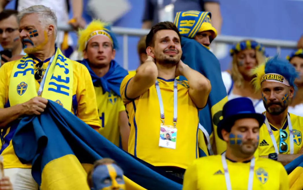瑞典球迷眼含热泪,他们做得很好