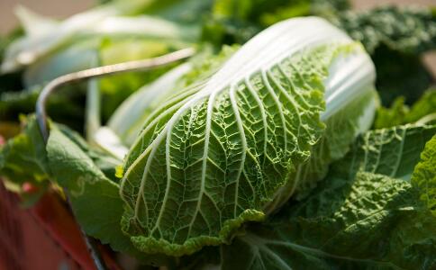 深绿色有叶蔬菜