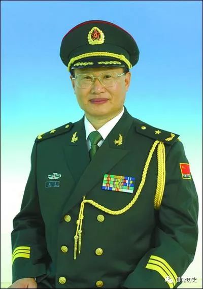 还要恢复准尉,准将军衔,这样更加能够区分至于高低!