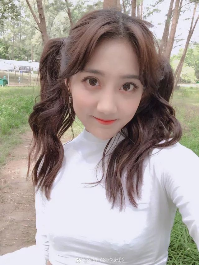 追多了创造101火箭少女队snh48年度总决选中报冠军李艺彤荣登热搜颜值