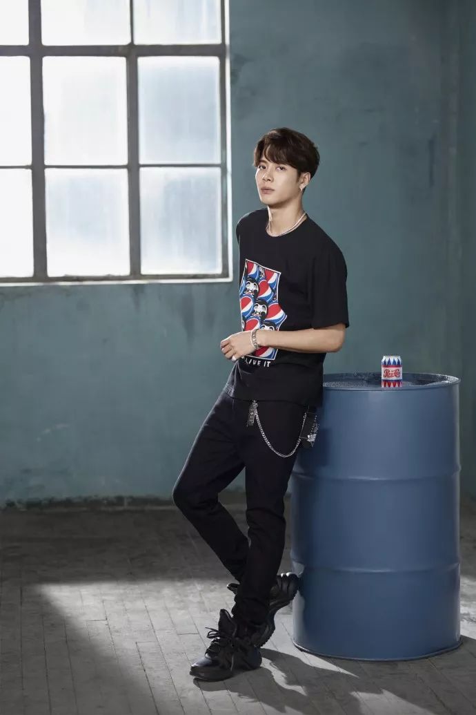 潮闻快食 eminem全新限量合作服饰推出!