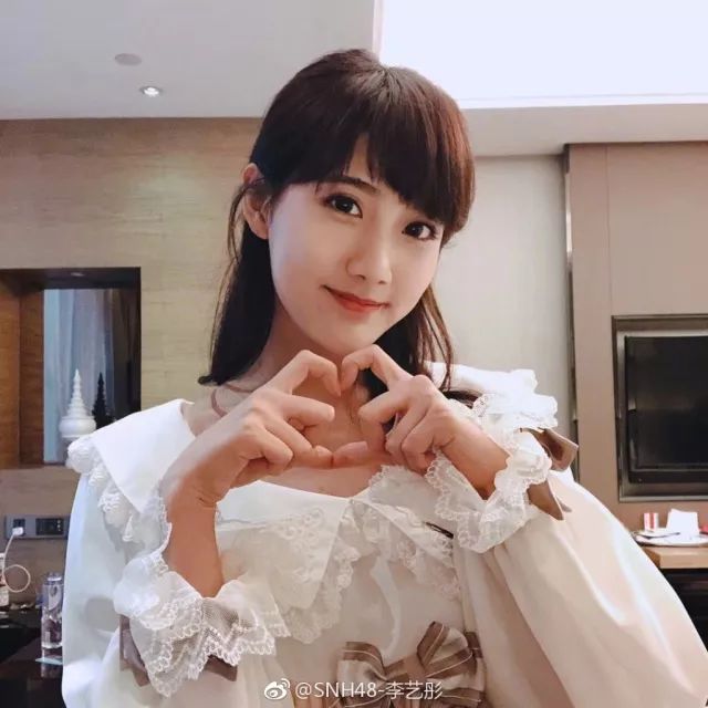 追多了创造101火箭少女队snh48年度总决选中报冠军李艺彤荣登热搜颜值