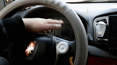 进入车内,启动汽车 用户真实评价 这款汽车应急启动宝 - 变形金刚