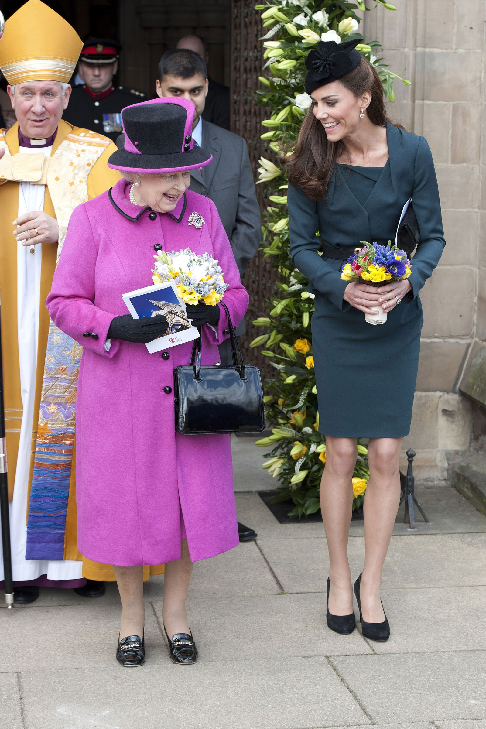 盘点一下:英国女王与梅根王妃和凯特王妃在一起谁更时尚?