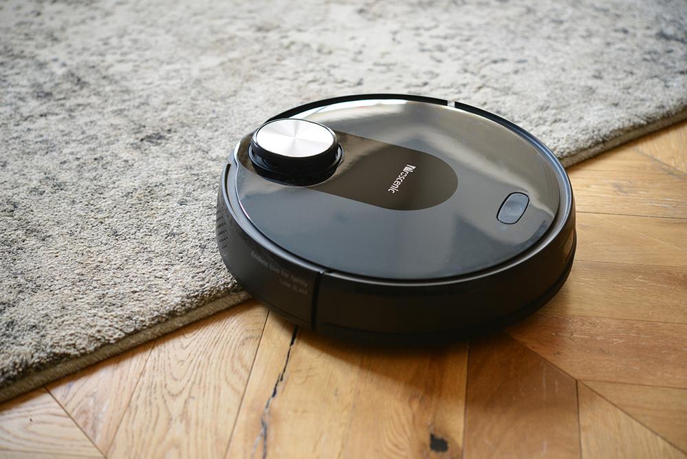 13/15底部配备了高弹驱动轮,使得浦桑尼克lds m6具有不错的越障能力