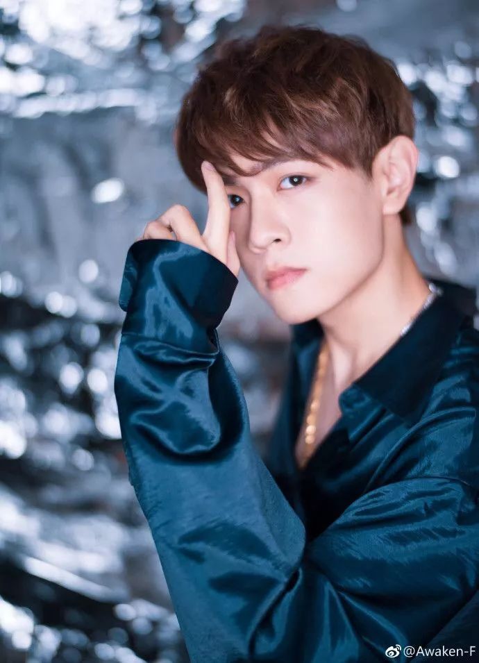 bazaarv情书 | awaken-f 这个夏天,由我来守护你!_凤凰网