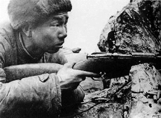 中国狙击手眼神太好 1个月击毙上百敌兵 放下枪还当战斗机飞行员
