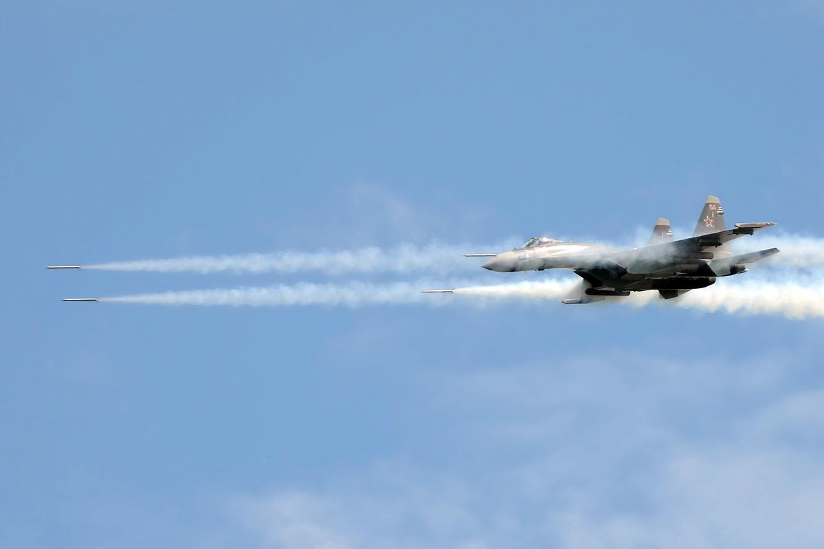 去年殲10b挑戰失利,這次空軍派殲10a戰機赴俄挑戰蘇35