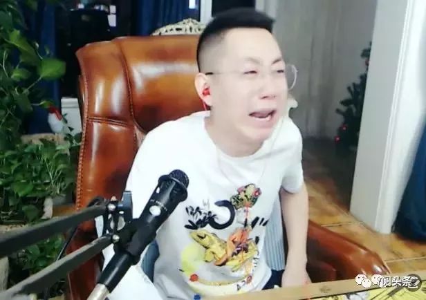 天佑刘一手早已有隔阂?刘一手存有异心?源佑手不再是当年的源佑手了?微风曝光内幕!王小源嘲讽刘一手低能,曝曾被其干哭!_凤凰网娱乐_凤凰网