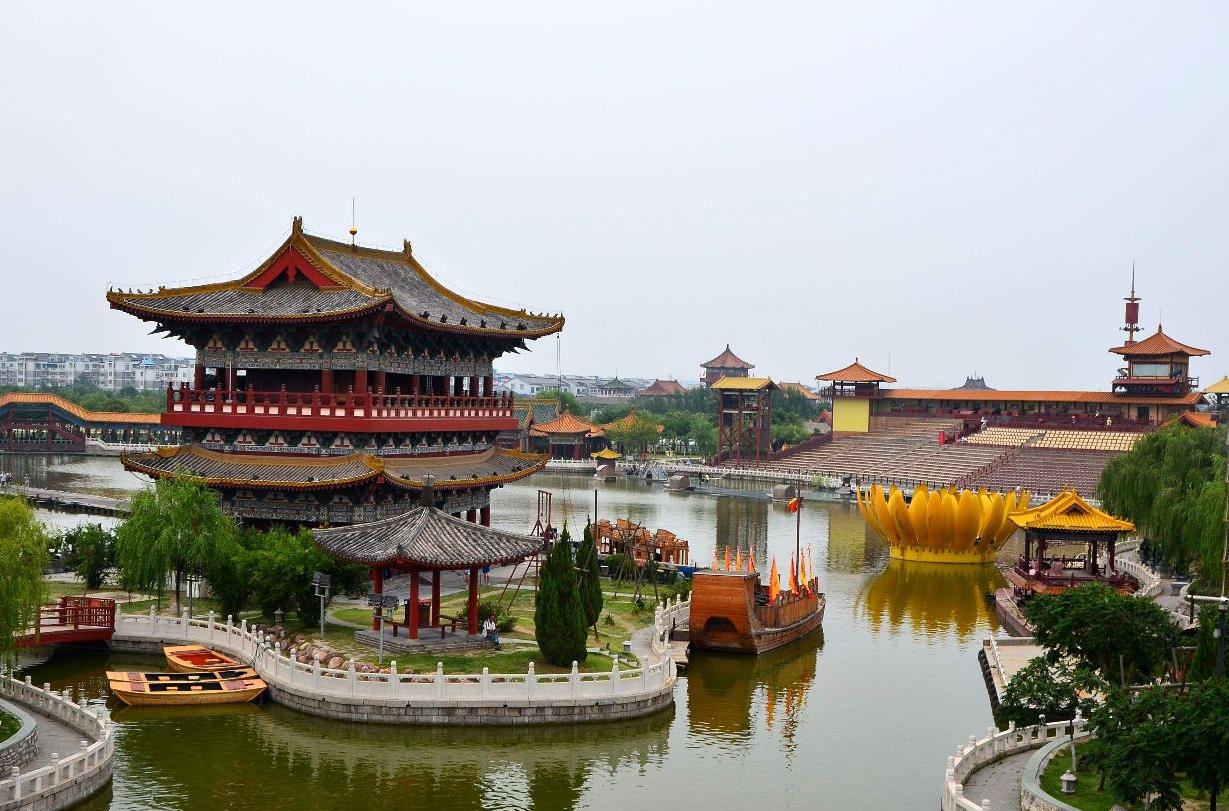 宋朝古都汴京千年繁华再现宋代文化实景主题公园开封清明上河园