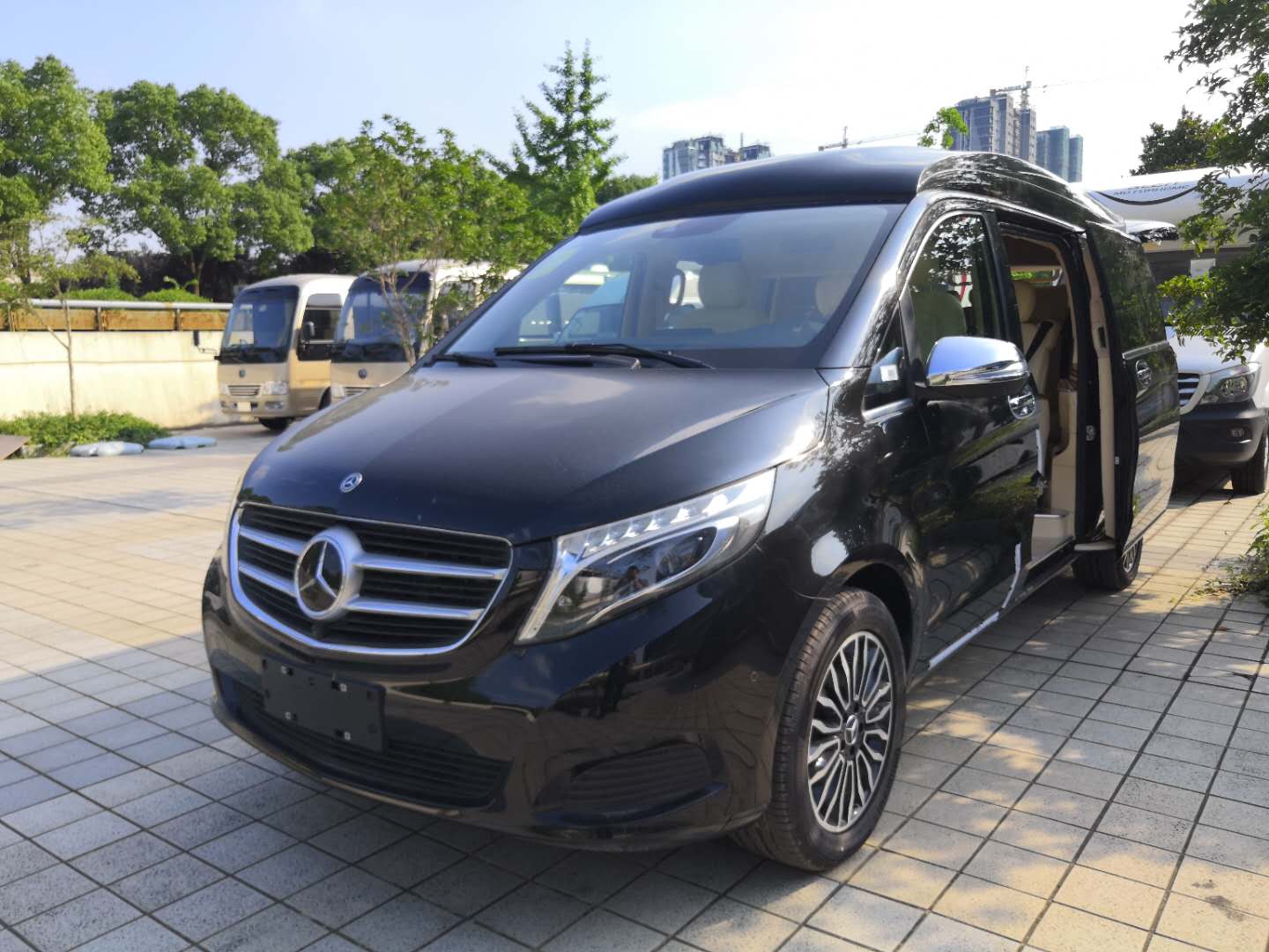 奔驰v260改装商务车高顶不带隔断让商务更贴近生活
