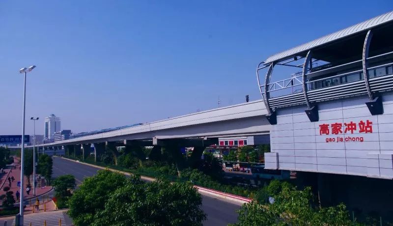 赵蓉蓉开着自己的车前往离家10多公里以外的南京地铁s3号线高家冲站