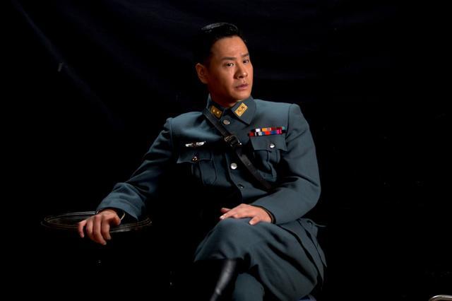 他因崇拜李连杰辞职当演员,离婚后和现任因戏生情