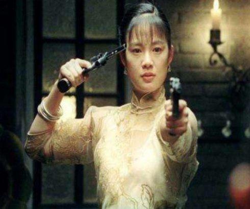 將女主角拱手讓給李冰冰孫儷，趙薇替她做媒，嫁姜文年近40仍貌美 娛樂 第9張