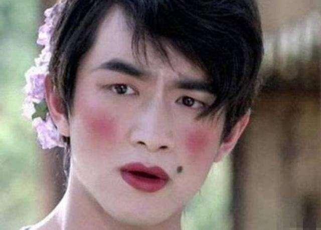 陈伟霆技法娴熟,李晨竟把口红折断了!