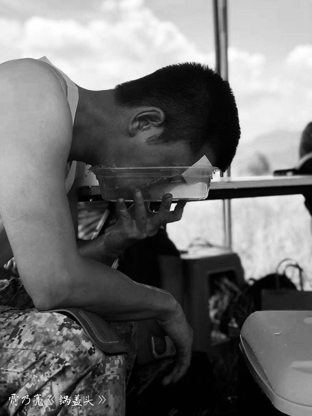 看到这样的画面,网友们也是纷纷表示非常感动,一定会关注《锅盖头》