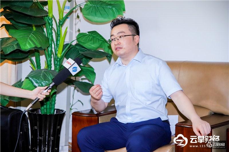 > 正文  峰会期间,云掌财经ceo汪伟接受了安徽日报,中安在线,合肥电视