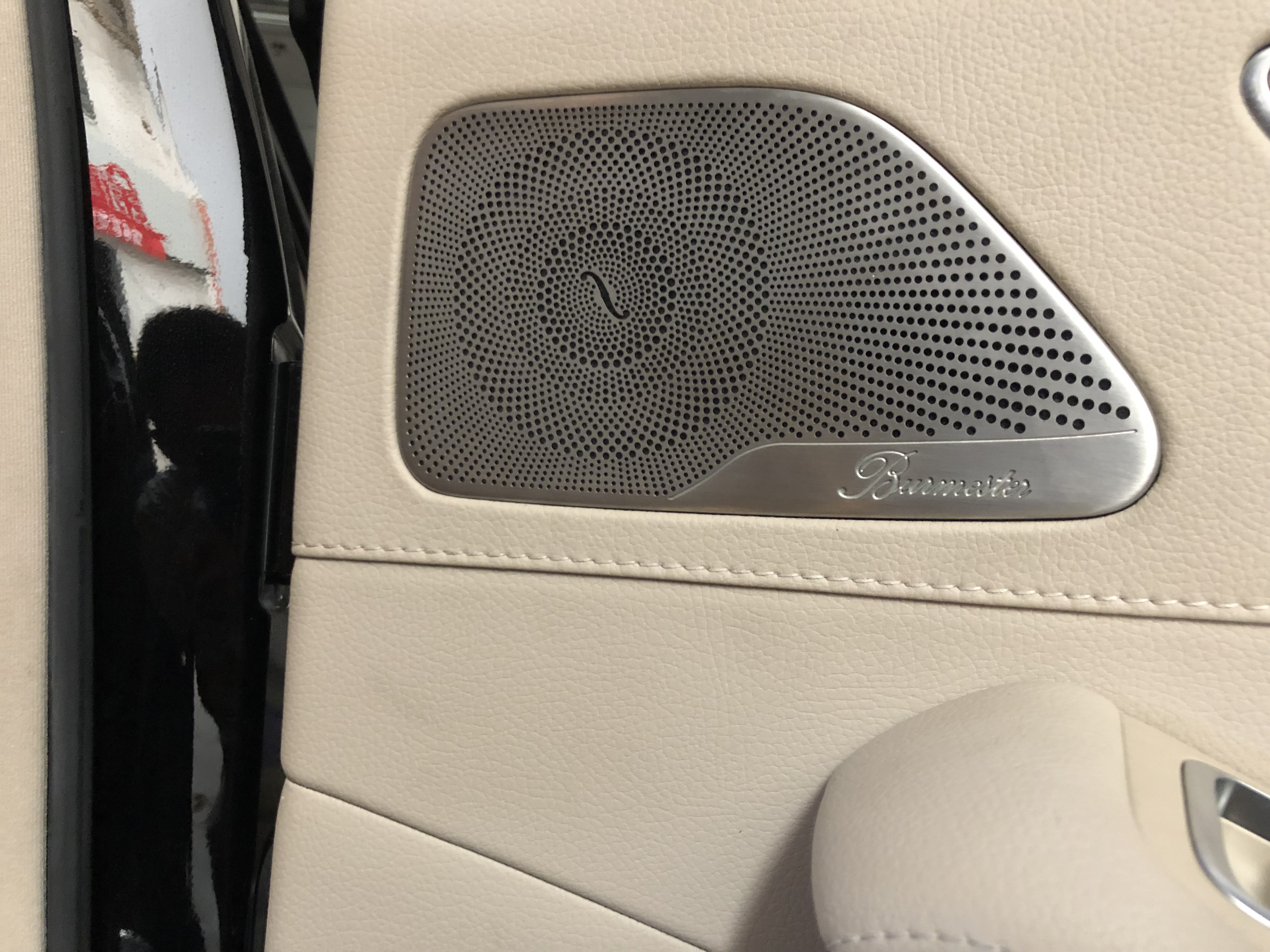 成熟与稳重一体的奔驰s400安装柏林之声音响万国表天津金道百世